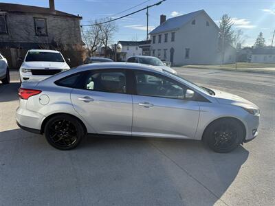2016 Ford Focus SE - Photo 4 - Somerville, OH 45064