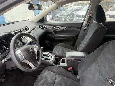 2014 Nissan Rogue SV - Photo 12 - Somerville, OH 45064