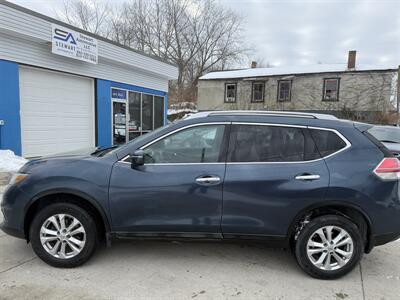 2014 Nissan Rogue SV - Photo 2 - Somerville, OH 45064