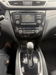 2014 Nissan Rogue SV - Photo 11 - Somerville, OH 45064