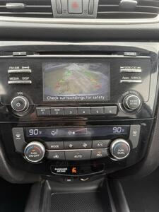 2014 Nissan Rogue SV - Photo 10 - Somerville, OH 45064