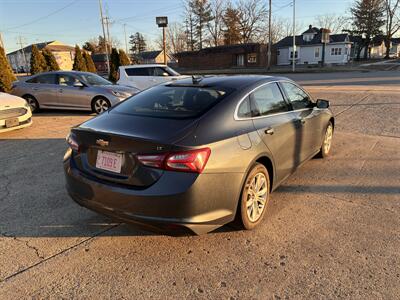 2019 Chevrolet Malibu LT   - Photo 7 - Charleston, IL 61920