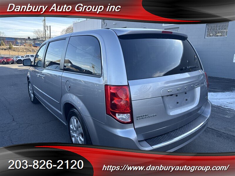 2017 Dodge Grand Caravan SE - Photo 4 - Danbury, CT 06810