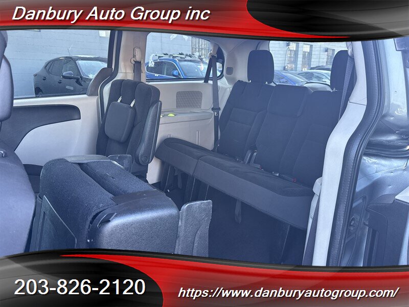 2017 Dodge Grand Caravan SE - Photo 12 - Danbury, CT 06810