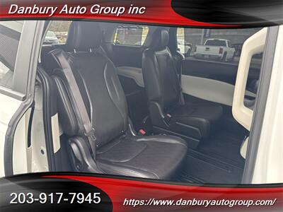 2024 Kia Carnival EX   - Photo 6 - Danbury, CT 06810