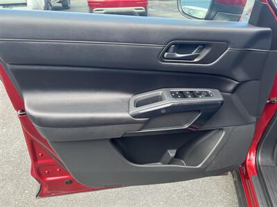 2023 Nissan Pathfinder SV   - Photo 12 - 