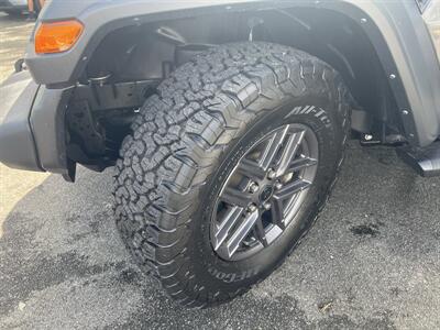 2024 Jeep Wrangler Sport   - Photo 8 - 