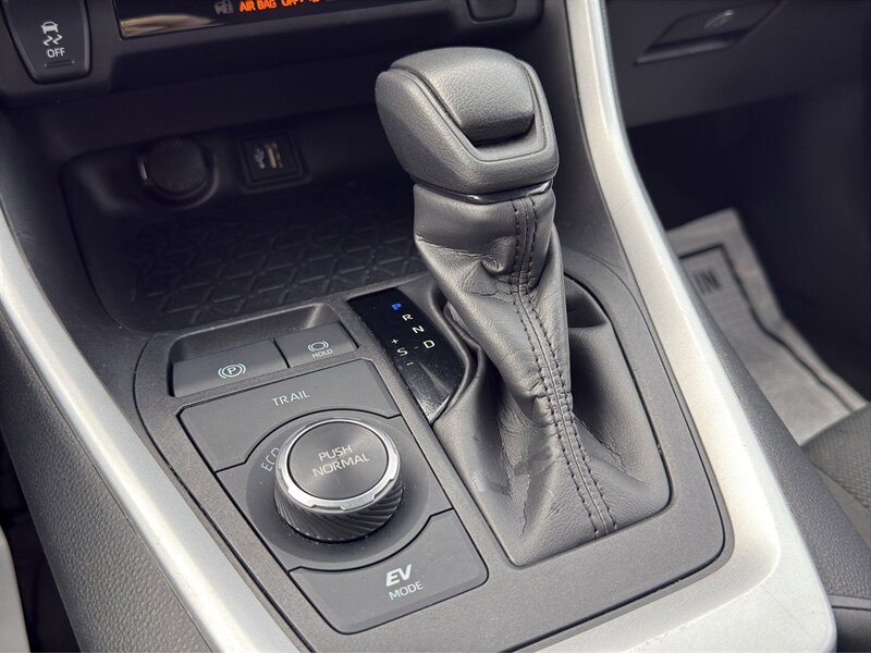 2024 Toyota RAV4 Hybrid XLE - Photo 15 - Warrington, PA 18976