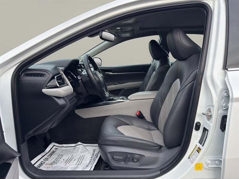 2019 Toyota Camry XLE - Photo 9 - Warrington, PA 18976