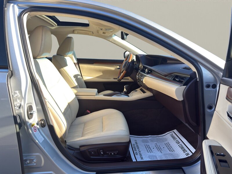 2016 Lexus ES 300h - Photo 12 - Warrington, PA 18976