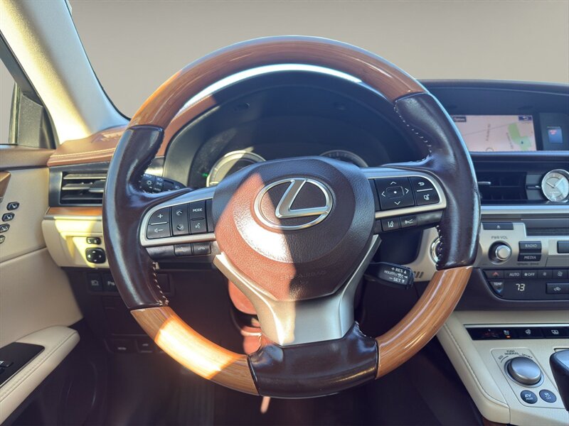2016 Lexus ES 300h - Photo 4 - Warrington, PA 18976