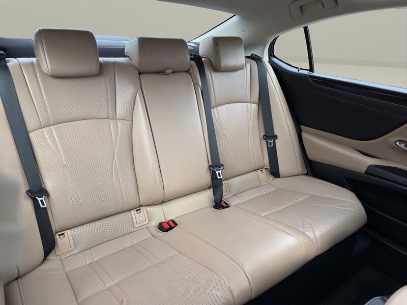 2021 Lexus ES 300h Luxury - Photo 20 - Warrington, PA 18976