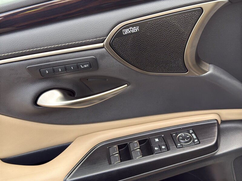 2021 Lexus ES 300h Luxury - Photo 12 - Warrington, PA 18976