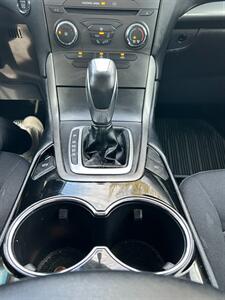 2017 Ford Edge SE   - Photo 12 - Houston, TX 77063-5630