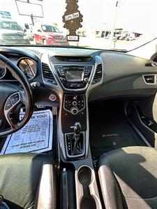 2015 Hyundai ELANTRA Limited   - Photo 12 - Houston, TX 77063-5630