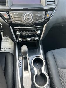 2017 Nissan Pathfinder S   - Photo 10 - Houston, TX 77063-5630