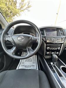 2017 Nissan Pathfinder S   - Photo 8 - Houston, TX 77063-5630