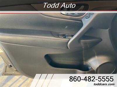 2015 Nissan Rogue SV   - Photo 9 - Torrington, CT 06790