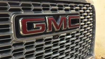 2021 GMC Yukon Denali Sport Utility 4D   - Photo 15 - Manassas, VA 20109