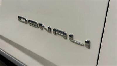2021 GMC Yukon Denali Sport Utility 4D   - Photo 18 - Manassas, VA 20109