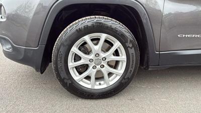 2015 Jeep Cherokee Latitude Sport Utility 4D   - Photo 59 - Manassas, VA 20109