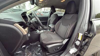 2015 Jeep Cherokee Latitude Sport Utility 4D   - Photo 38 - Manassas, VA 20109