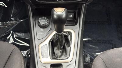 2015 Jeep Cherokee Latitude Sport Utility 4D   - Photo 31 - Manassas, VA 20109