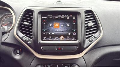 2015 Jeep Cherokee Latitude Sport Utility 4D   - Photo 29 - Manassas, VA 20109