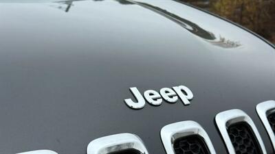 2015 Jeep Cherokee Latitude Sport Utility 4D   - Photo 15 - Manassas, VA 20109