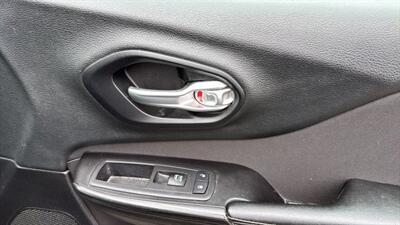 2015 Jeep Cherokee Latitude Sport Utility 4D   - Photo 55 - Manassas, VA 20109