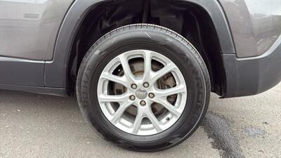 2015 Jeep Cherokee Latitude Sport Utility 4D   - Photo 58 - Manassas, VA 20109