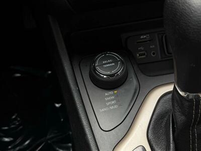 2014 Jeep Cherokee Latitude Sport Utility 4D - Photo 32 - Manassas, VA 20109