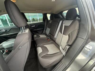 2014 Jeep Cherokee Latitude Sport Utility 4D - Photo 43 - Manassas, VA 20109