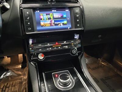 2017 Jaguar XE XE 25t Sedan 4D   - Photo 31 - Manassas, VA 20109