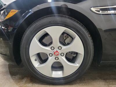 2017 Jaguar XE XE 25t Sedan 4D   - Photo 38 - Manassas, VA 20109