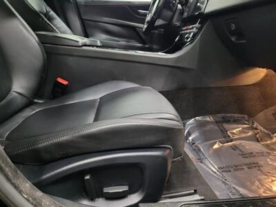 2017 Jaguar XE XE 25t Sedan 4D   - Photo 26 - Manassas, VA 20109