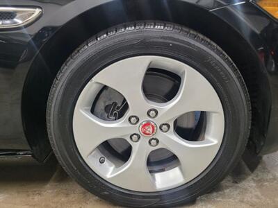 2017 Jaguar XE XE 25t Sedan 4D   - Photo 41 - Manassas, VA 20109