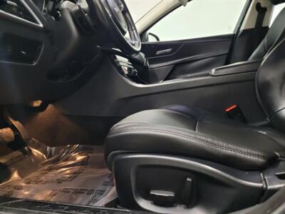 2017 Jaguar XE XE 25t Sedan 4D   - Photo 14 - Manassas, VA 20109