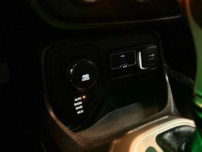 2015 Jeep Renegade Latitude Sport Utility 4D   - Photo 26 - Manassas, VA 20109