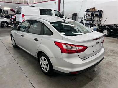 2013 Ford Focus S Sedan 4D - Photo 9 - Manassas, VA 20109