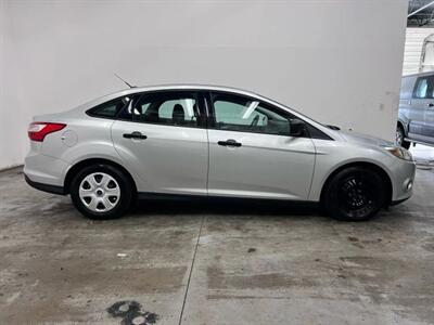 2013 Ford Focus S Sedan 4D - Photo 3 - Manassas, VA 20109