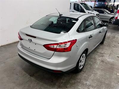 2013 Ford Focus S Sedan 4D - Photo 5 - Manassas, VA 20109