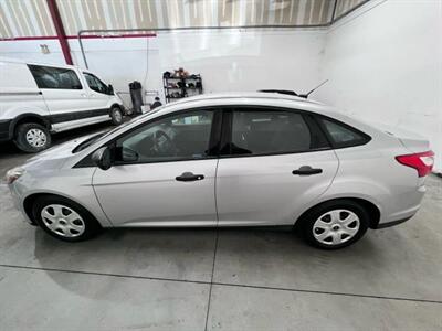 2013 Ford Focus S Sedan 4D - Photo 10 - Manassas, VA 20109