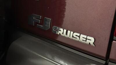 2007 Toyota FJ Cruiser Sport Utility 2D   - Photo 17 - Manassas, VA 20109