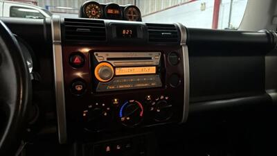 2007 Toyota FJ Cruiser Sport Utility 2D   - Photo 26 - Manassas, VA 20109