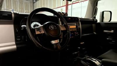 2007 Toyota FJ Cruiser Sport Utility 2D   - Photo 32 - Manassas, VA 20109