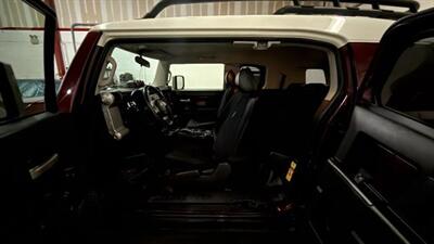 2007 Toyota FJ Cruiser Sport Utility 2D   - Photo 19 - Manassas, VA 20109