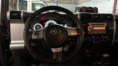 2007 Toyota FJ Cruiser Sport Utility 2D   - Photo 22 - Manassas, VA 20109