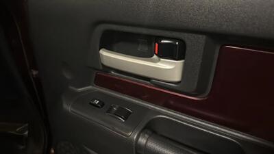 2007 Toyota FJ Cruiser Sport Utility 2D   - Photo 44 - Manassas, VA 20109