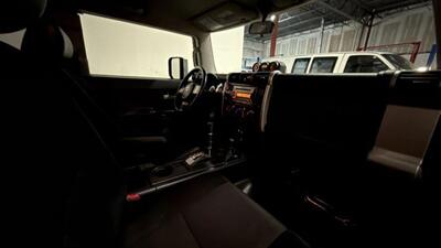 2007 Toyota FJ Cruiser Sport Utility 2D   - Photo 42 - Manassas, VA 20109